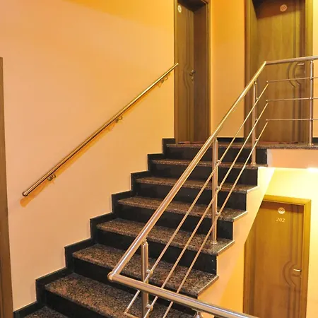 семеен сокол 3* 桑丹斯基